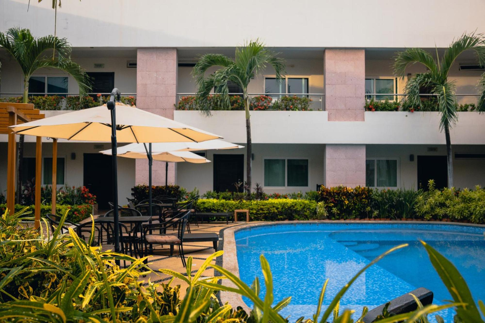 Luxury Hotel Inn Penita de Jaltemba Exterior photo